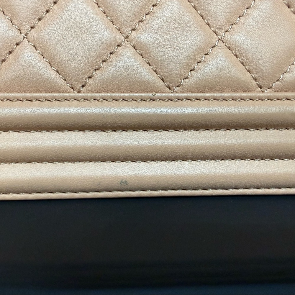 CHANEL Beige Leather Interior - Picture 11 of 16